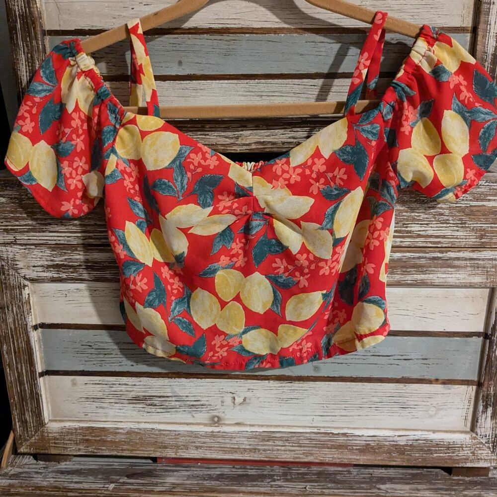 Top Love & Piece Lemon Print Crop top juniors large